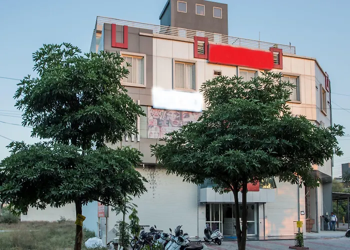 Oyo 10219 Hotel Ten Eleven Indore